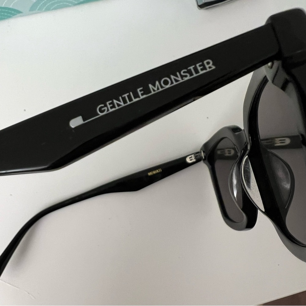 Gentle Monster Momati Black View 5